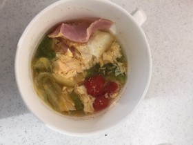 レタスとトマトのスープ