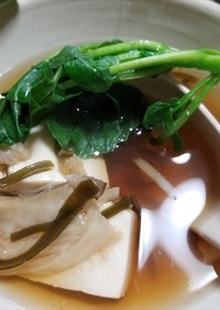 シモフリシメジとクレソンの湯豆腐