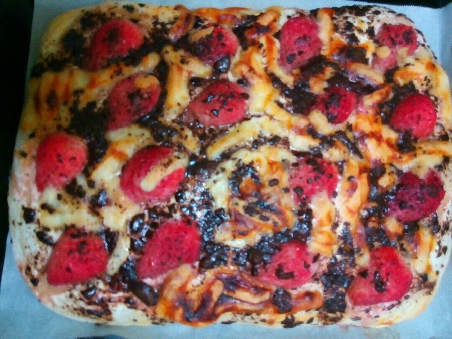 ストロベリーピザの画像