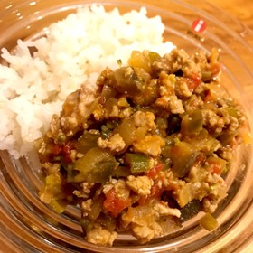 トマト缶でつくるキーマカレー