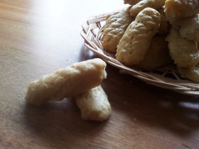 余った食パンの耳でメロンパン