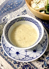 旬のカリフラワー丸ごと味わうスープ