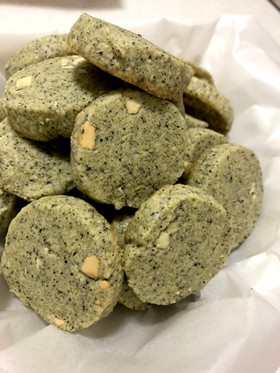 黒すりごまとホワイトチョコクッキー