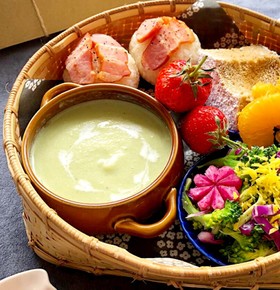 そら豆の豆乳スープ