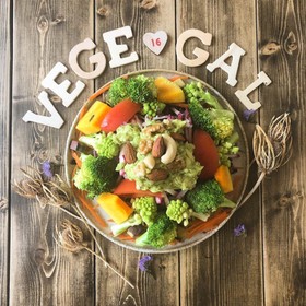 アボカド×亜麻仁油の美肌vegeサラダ
