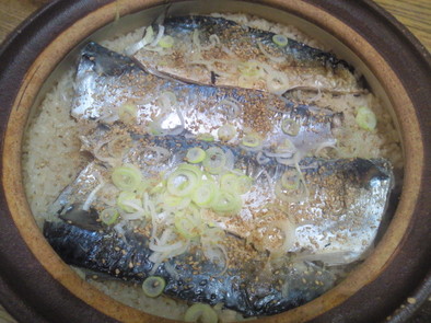 鯖の土鍋炊き込み飯の写真