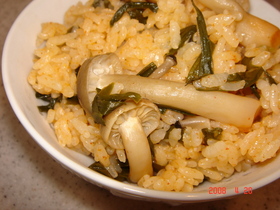 ニラとしめじ&コチュジャンで炊き込みご飯