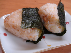 しゃけ・玉ねぎ・こしょう・マヨしょう油。