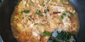 春菊と鶏もも肉の玉子とじ