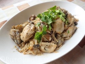 牡蠣とエノキタケのニンニクバター醤油炒め