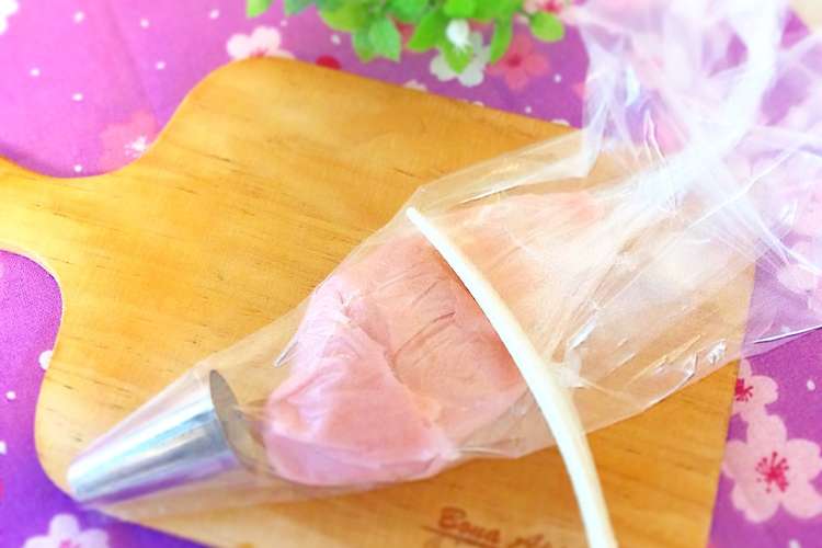 生クリームはラップに包み絞りだし袋にイン レシピ 作り方 By Hikarin クックパッド 簡単おいしいみんなのレシピが352万品