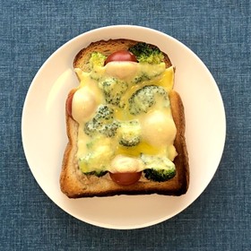 ツナとブロッコリーのチーズトースト