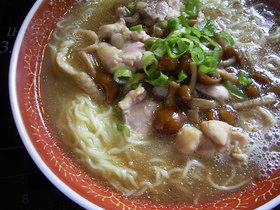 なめこと鶏肉の和風ラーメン
