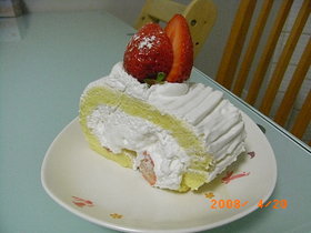 ロールケーキ!絶対試したほうがいいです!