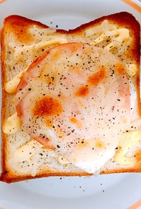 サプライズ☆卵が隠れたハムチーズトースト