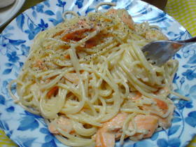 サーモンのトマトクリームパスタ