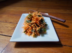 人参とわかめのごま酢和え