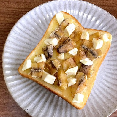 バナナとクリームチーズのトーストの写真