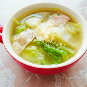 白菜とベーコンのコンソメチーズスープ