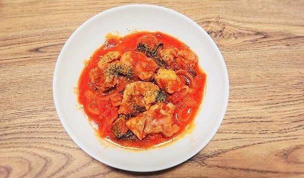 塩麹鶏とセロリのトマト煮込みの画像
