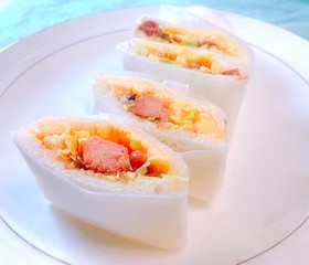 朝食!卵と照り焼きチキンのサンドイッチ