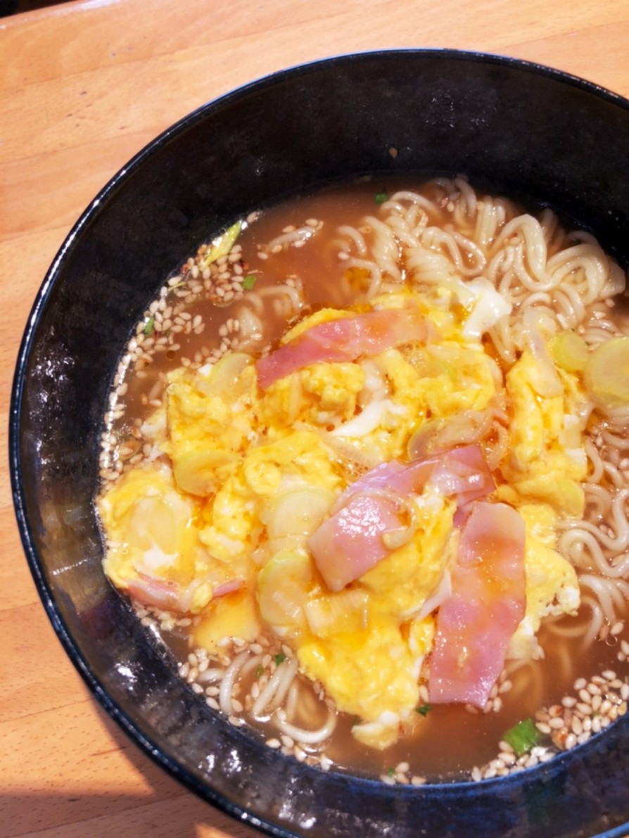 インスタント拉麺 ネギ玉withベーコンの画像