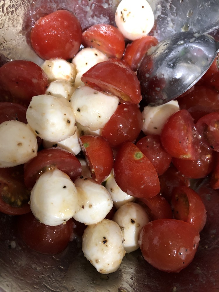 モッツァレラとプチトマトのサラダの画像