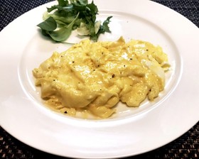 簡単ふわとろチーズスクランブルエッグ