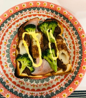 余り物で!ハヤシライスリメイク トースト