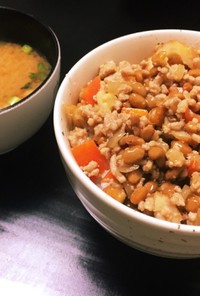 超簡単✩つゆだけで作る納豆とひき肉丼