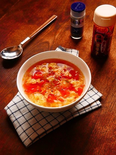 ふわふわふんわり卵とトマトの中華スープの写真