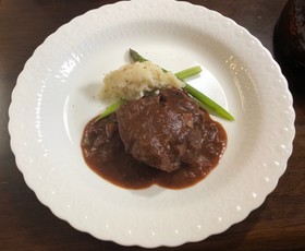 炊飯器で簡単!牛肉の赤ワイン煮