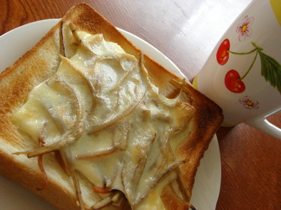 一味がピリッと　きんぴら☆チーズトーストの写真