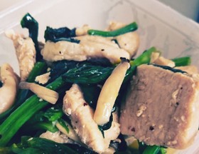 鶏胸肉とほうれん草のバターソテー