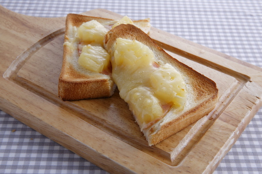 厳選チーズのパインとハムのピザトーストの画像