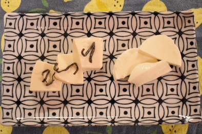 豆腐とモッツァレラのお刺身の写真