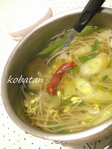 韓国風豆もやしのスープの写真
