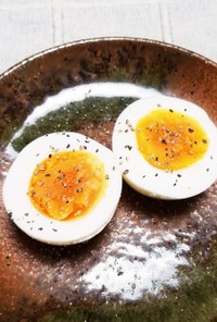 おつまみに♪茹で卵❣️塩・黒胡椒で食べる