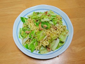 キャベツとシーチキンのモッチリ塩焼きそば