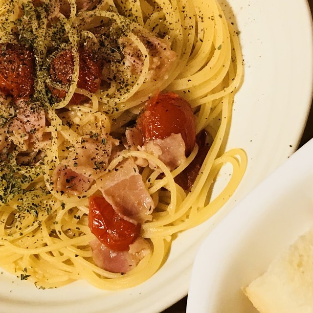 トマト ベーコンのアーリオオーリオパスタ レシピ 作り方 By Bistromiti クックパッド 簡単おいしいみんなのレシピが376万品