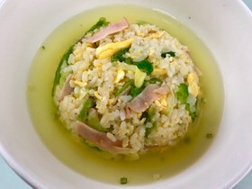 サッポロ一番ラーメンで塩チャーハンスープ