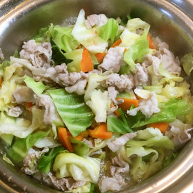 白だしで、豚バラ肉と春きゃべつの煮物
