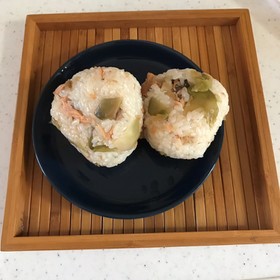 ザーサイと鮭の大人おにぎり