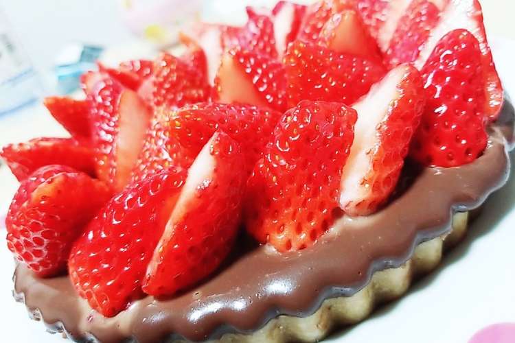 生チョコタルトいちごのせ レシピ 作り方 By ゆっっきーな クックパッド 簡単おいしいみんなのレシピが359万品