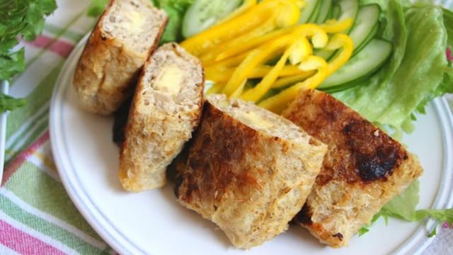 油揚げで 揚げないチーズメンチカツ レシピ 作り方 By おとうふタイシ クックパッド