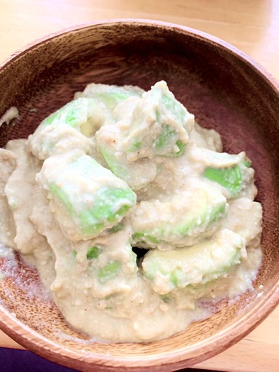 アボカドのごま味噌豆腐和えの写真