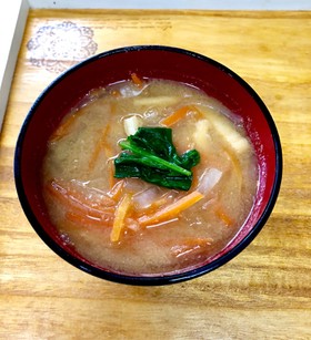 食べやすい千切り大根と人参のお味噌汁☆