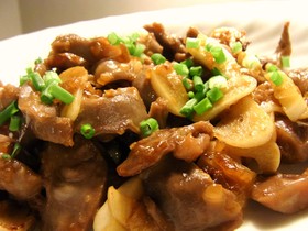 砂ずりとにんにくの醤油こうじ炒め
