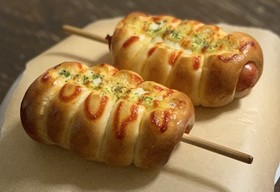 中種法でウィンナーロール(惣菜パン生地)