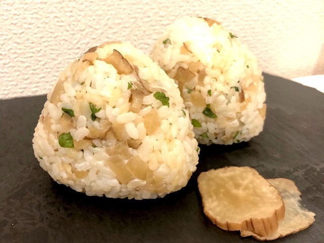 いぶりがっこクリームチーズおにぎり レシピ 作り方 By Kaho Stag クックパッド 簡単おいしいみんなのレシピが356万品